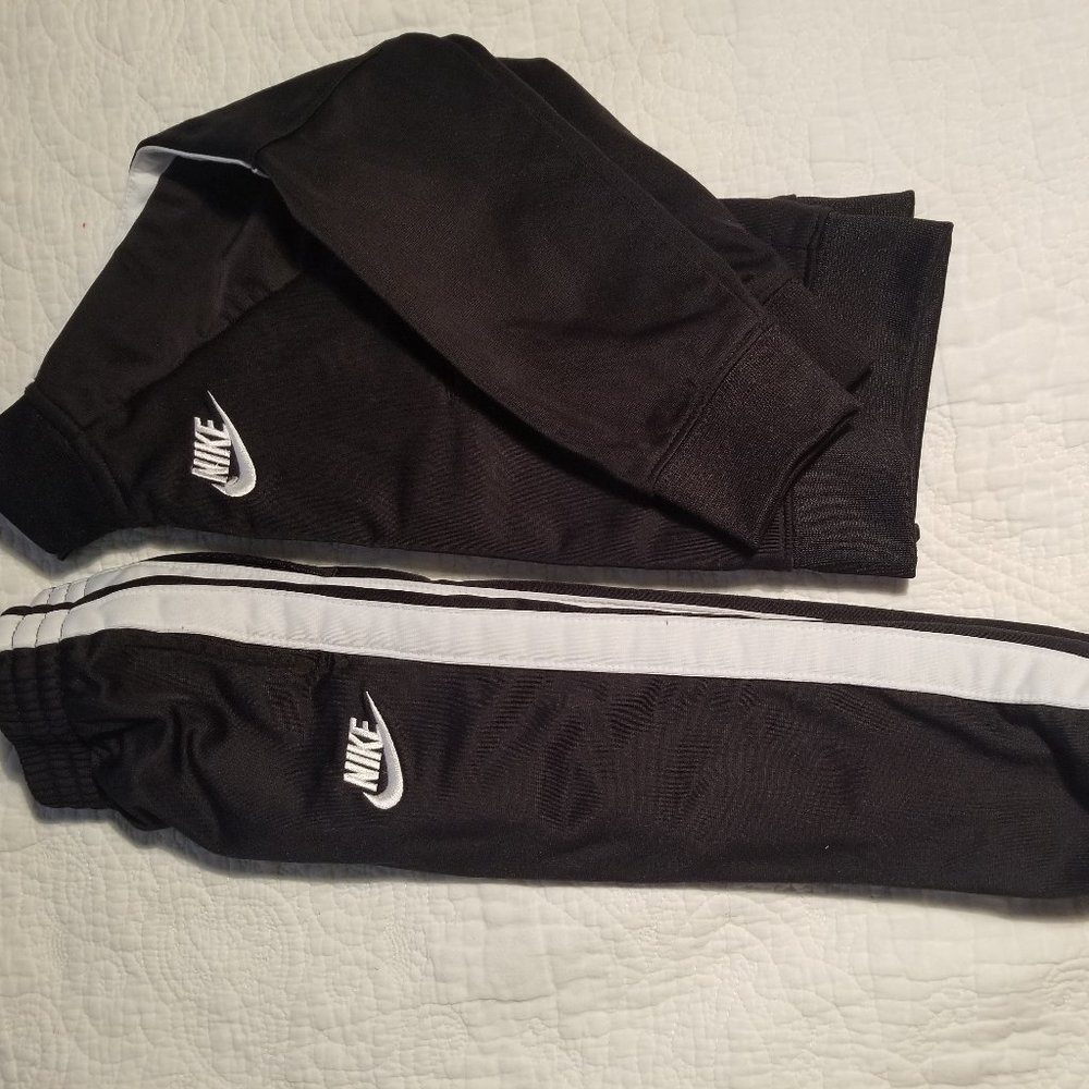 Boys Nike 3T Jogging Suit